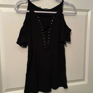 BLACK BLOUSE SHOULDER CUTOUT